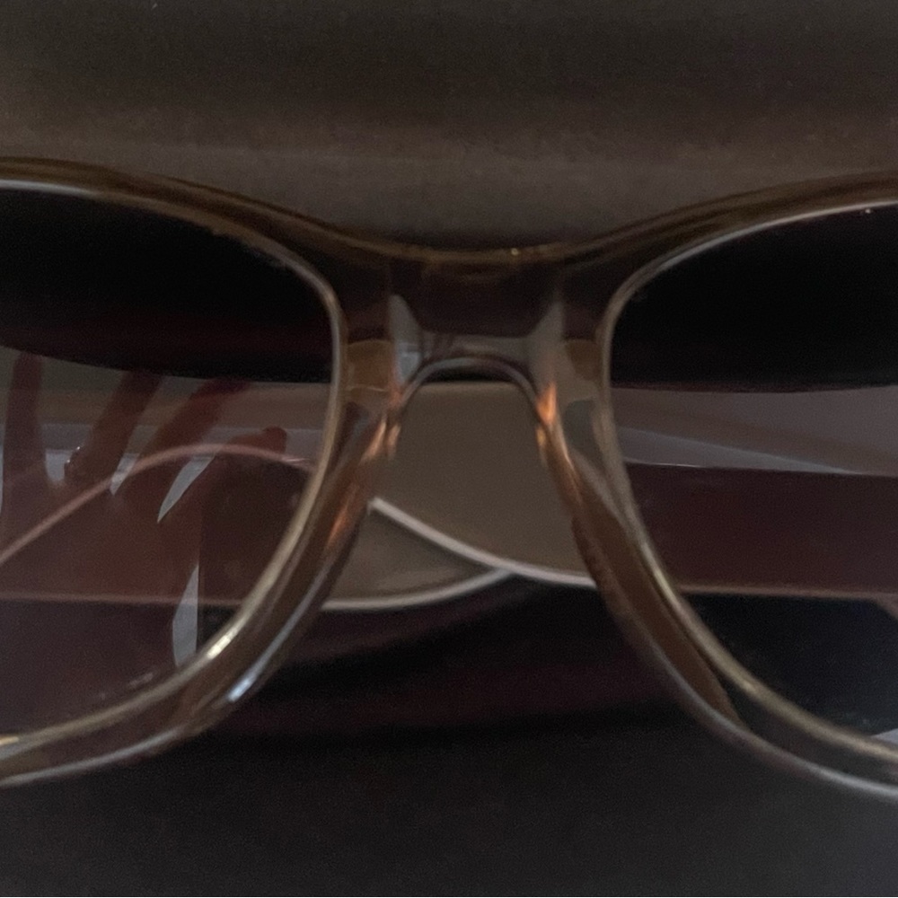 ***COACH SUNGLASSES*** comes with case and polish cloth. Excellent condition